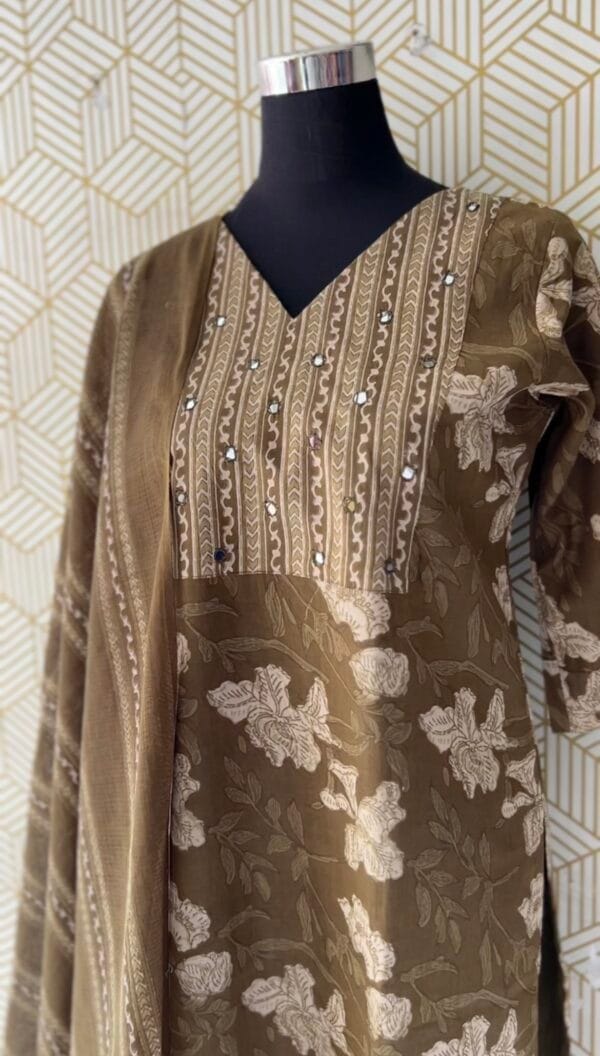 3 Pcs Cotton Side slit kurtis with bottom and Dupatta elegant mirror works/2372 - Image 10