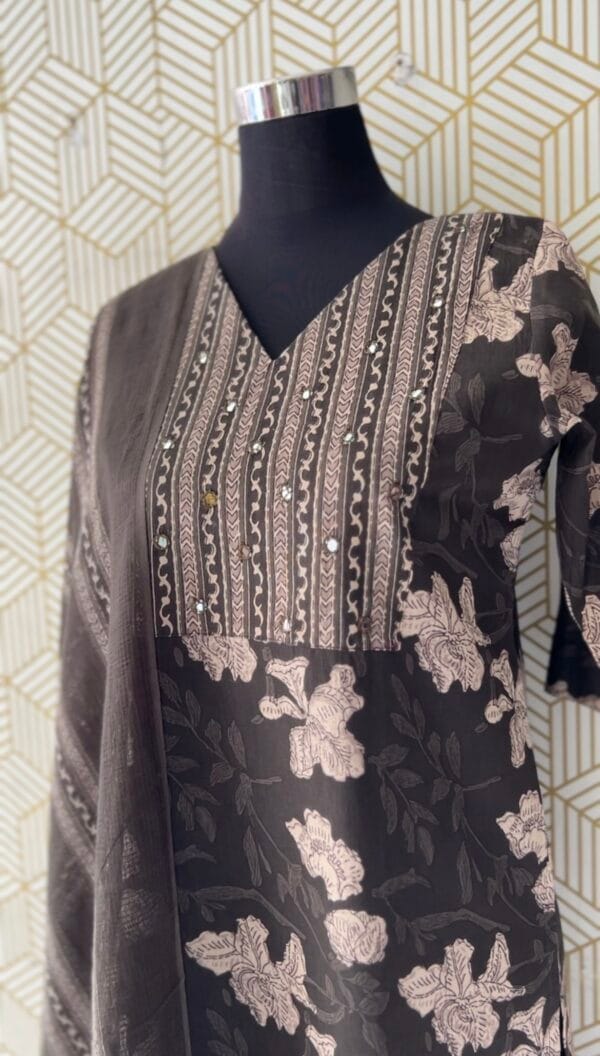 3 Pcs Cotton Side slit kurtis with bottom and Dupatta elegant mirror works/2372 - Image 11