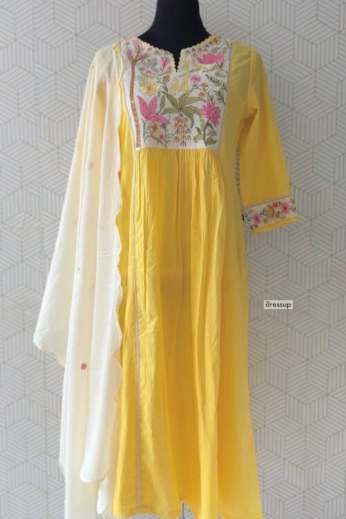 3 Piece Floral Embroidered Kurta Set with Scalloped Dupatta/3552